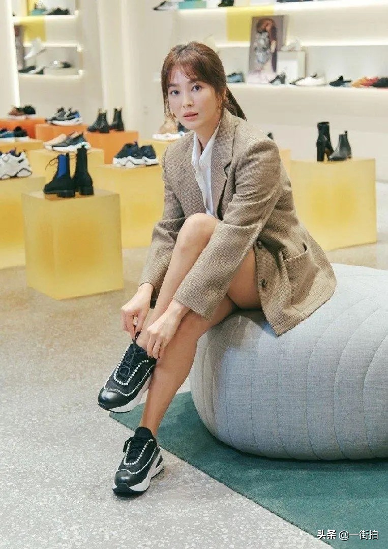 宋慧乔的穿搭和造型让人惊艳,当40岁的宋慧乔穿上西装后