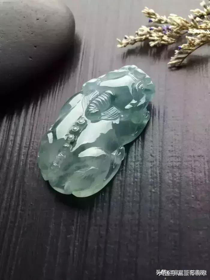 翡翠貔貅的正确佩戴方法,翡翠貔貅的正确佩戴方式