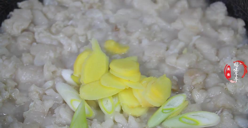 熬猪油放两碗水,熬猪油熬到什么程度加葱姜