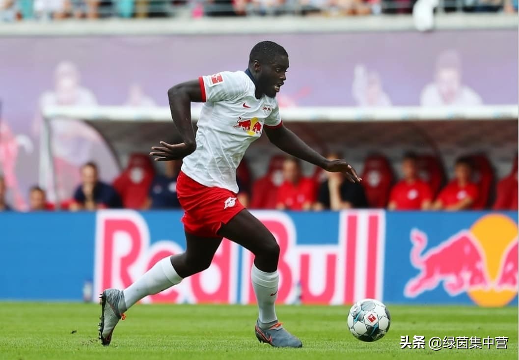 浅谈|法国中卫新星乌帕梅卡诺:身体对抗出色,拦截解围能力强