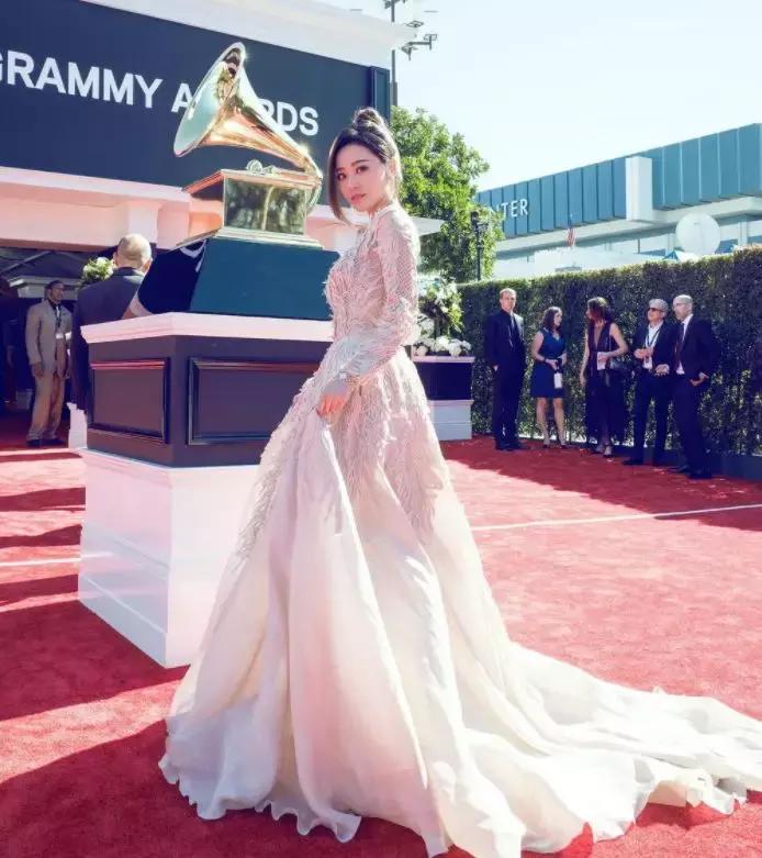 错爱15年终甩渣男，让王思聪都疯狂打call的她惊艳了全网！