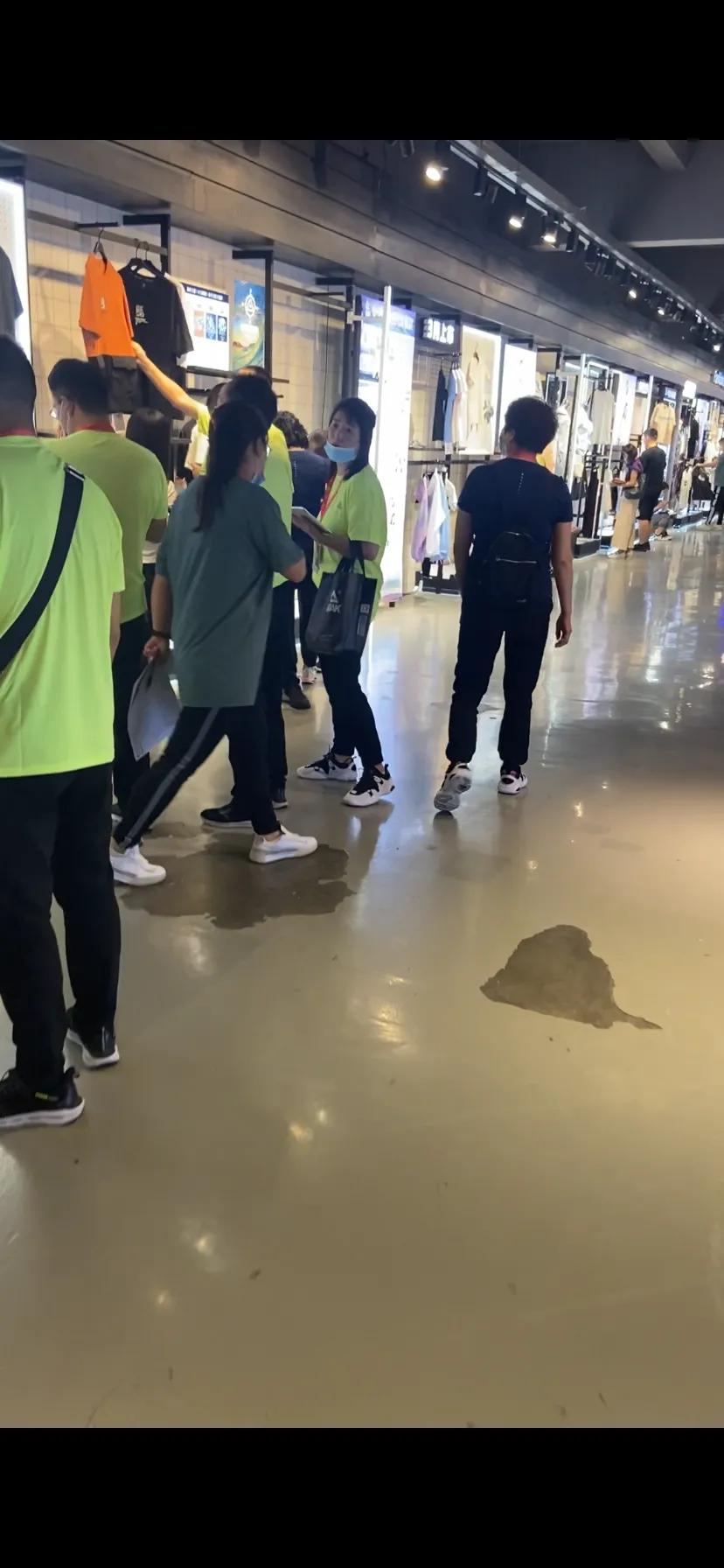 开了15年服装店的老板揭秘服装品牌商的套路