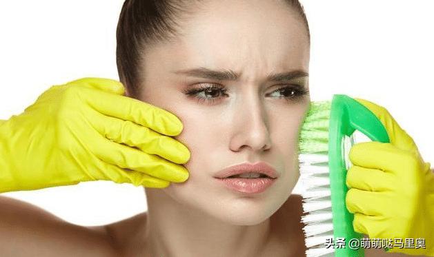 脸上的毛孔像一个个坑,用这2招来“补救”,毛孔近看也看不见