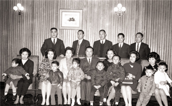 55年前李显斌驾机叛逃,在台湾获奖280万,娶美女为妻,最后怎样