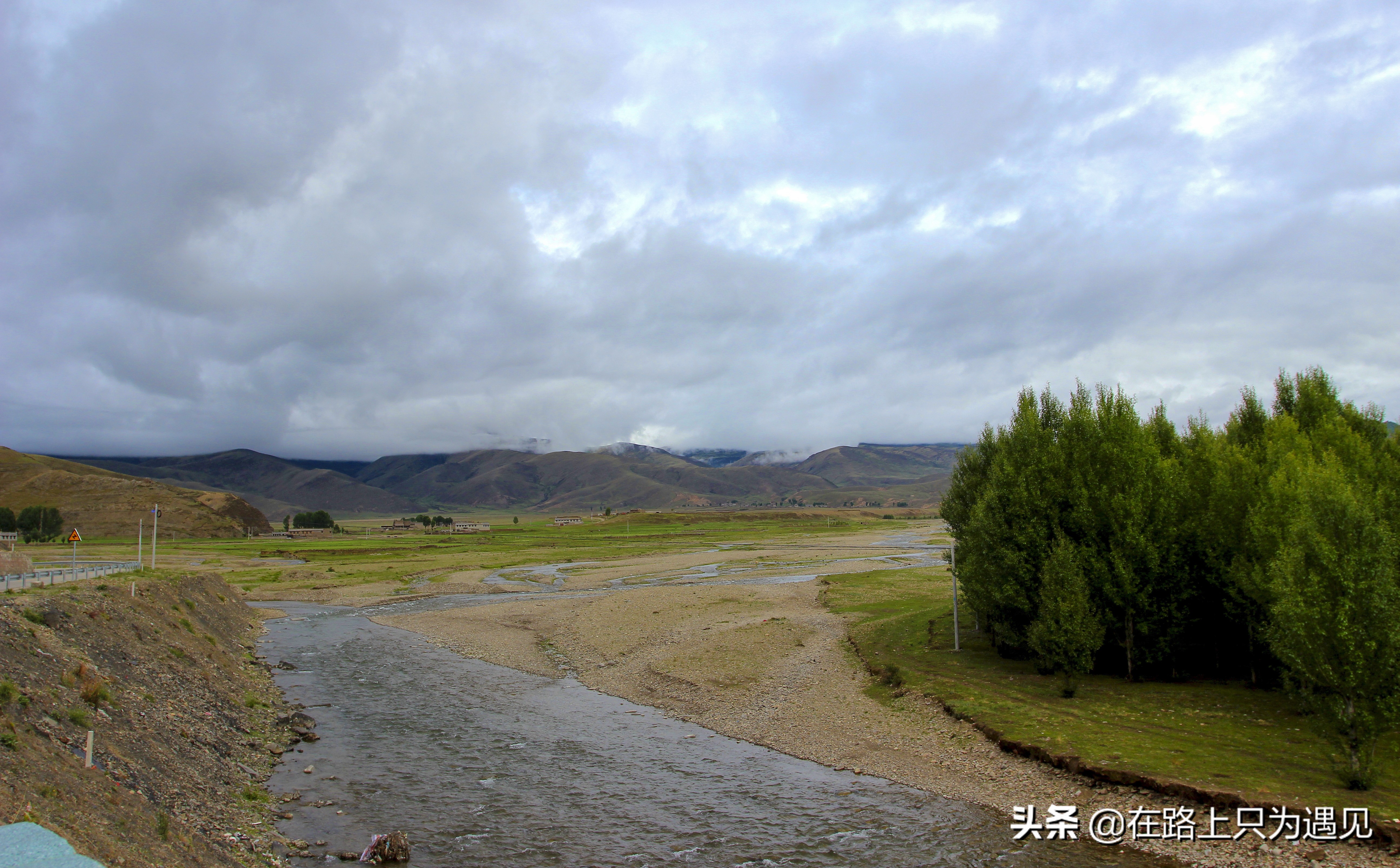 从你的全世界路过稻城亚丁主人公,从你的全世界路过稻城亚丁片段
