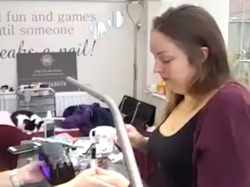 英国母亲怀孕后打嗝12年，一天超百次，医生：怀孕时中风的副作用