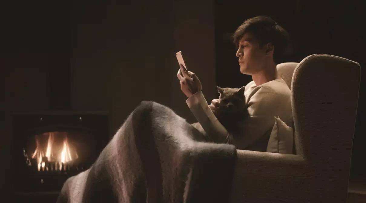 中年典范：从“全民男神”到“垃圾天使”，37年戏里戏外皆人生