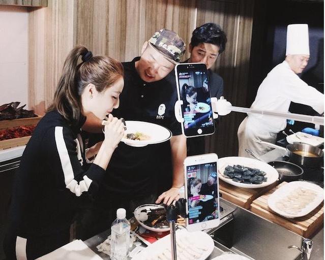 主持人吴昕最新直播,吴昕现在还在做主持人吗