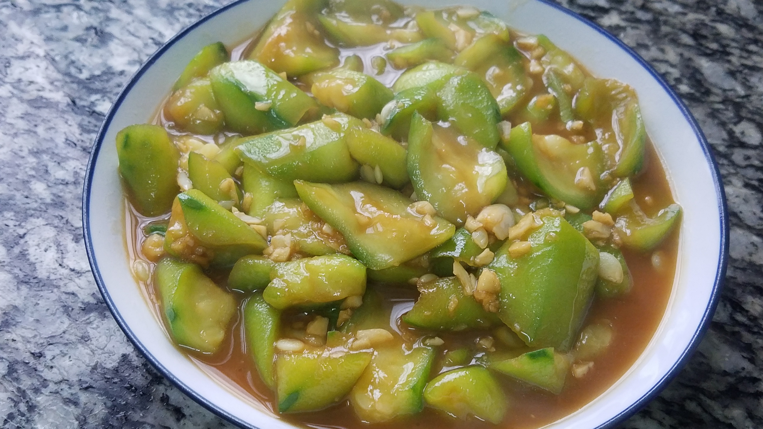 丝瓜的家常做法简单下饭,丝瓜清淡的做法大全