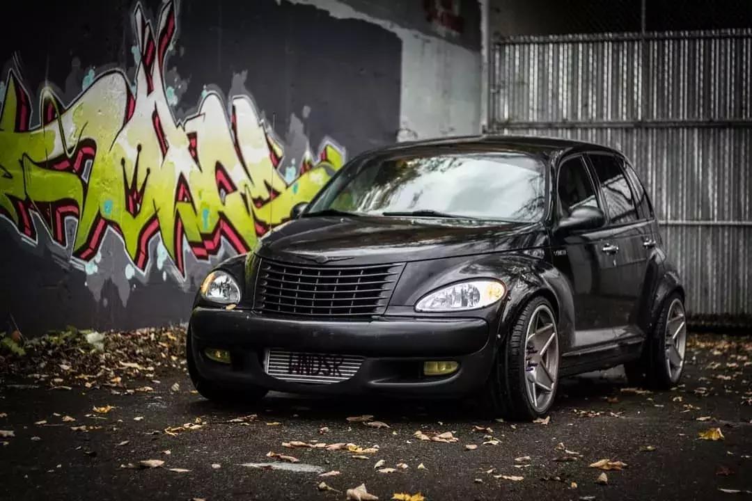 小众车型改装起来也疯狂，来看“外星来客”克莱斯勒PT漫步者改装