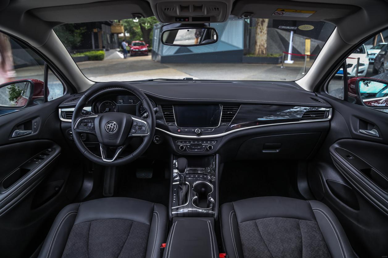 高颜值油耗低价钱低的轿车,高颜值便宜燃油车