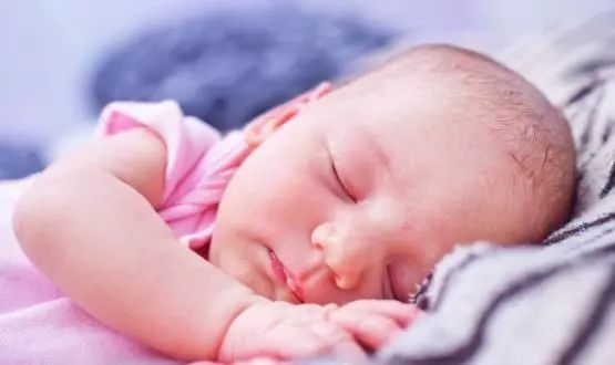 新生儿黄疸怎样才能快速退下去,新生儿黄疸怎么退得更快