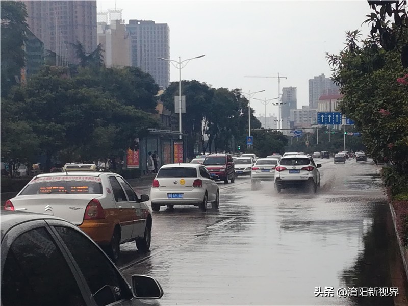 南阳八月七日下午这场雨,说来就来也不给你打个招乎