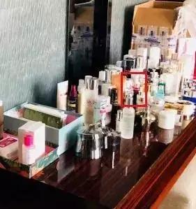 别傻了，你以为她们是真的惨么？