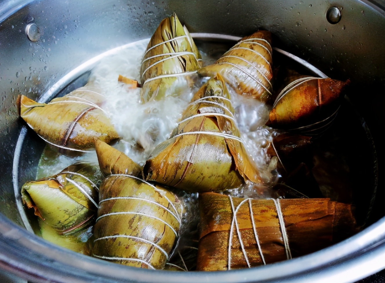 煮粽子如何不漂油,煮粽子的小技巧粽子煮多长时间