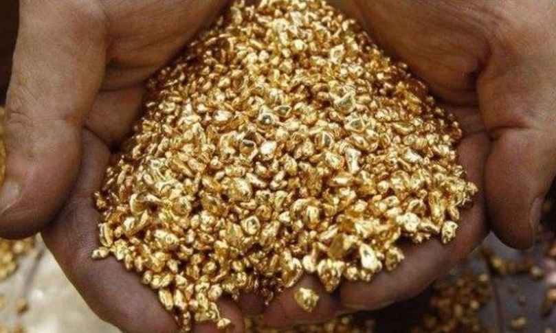 长江江底有种宝贝,要用吸金毯提取,专家说:这种淘金生意不能做