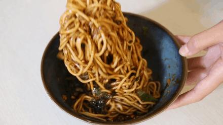 终于吃到超好吃的凉米线,一碗凉米线就能很满足