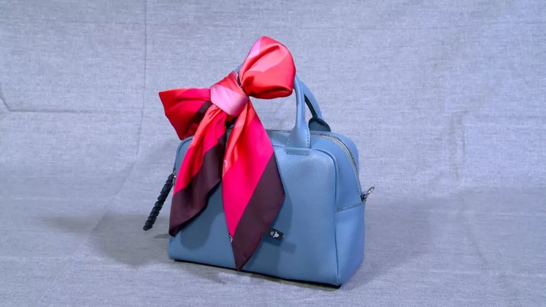 适合秋天用的丝巾,秋天的丝巾女装的怎样围才好看