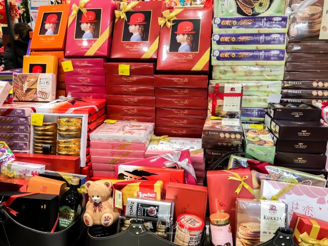 过年去超市囤货,过年没来得及买年货