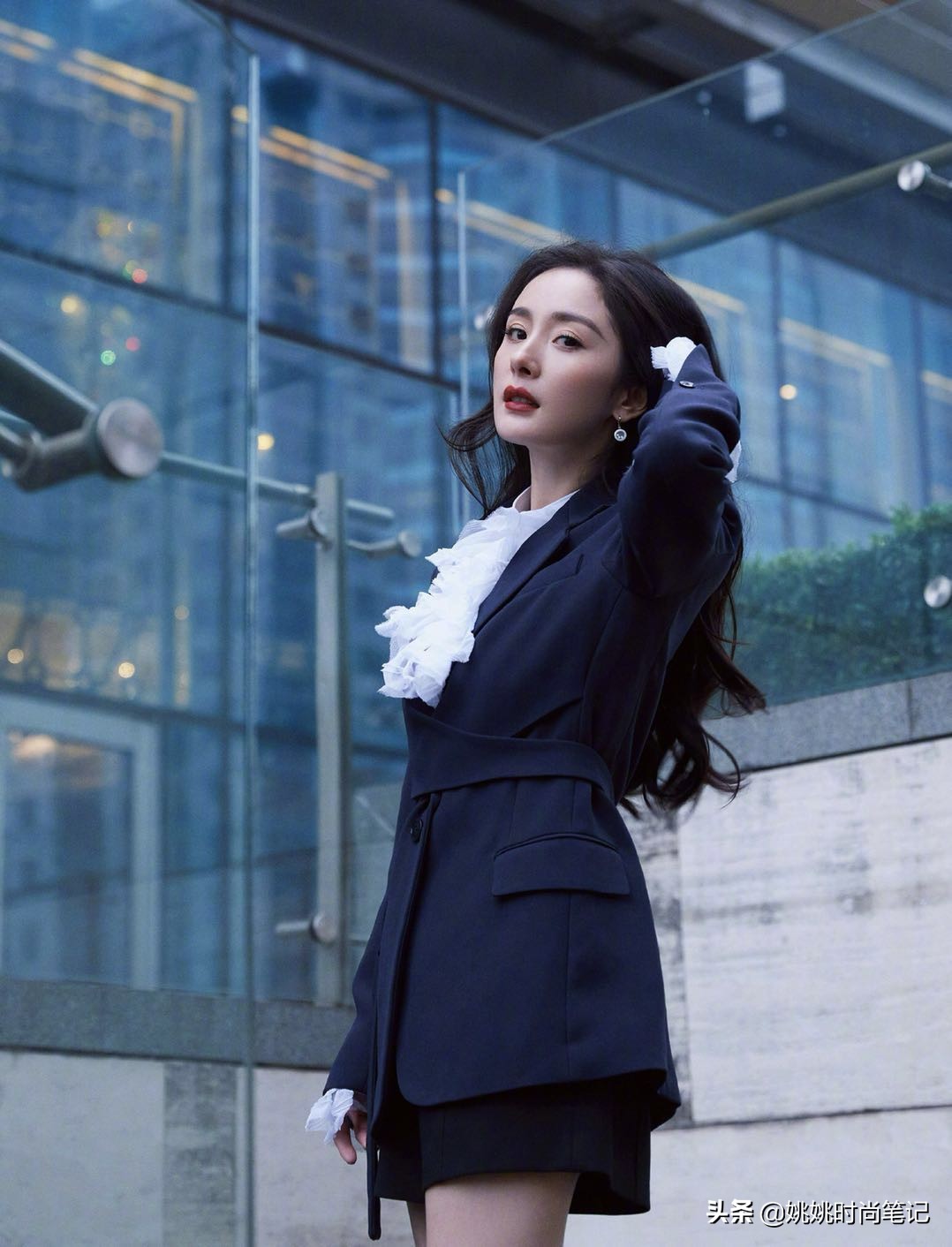 杨幂雅诗兰黛直播高定,杨幂雅诗兰黛活动造型