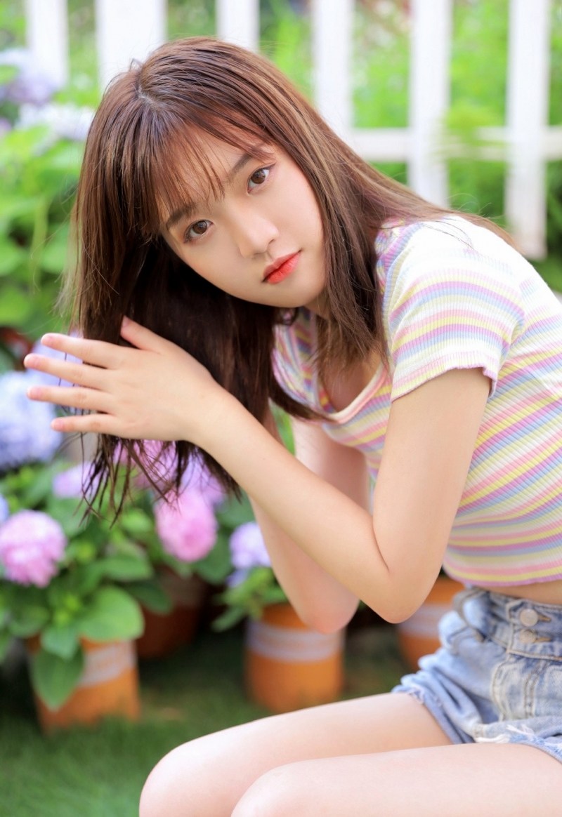 柿子树下人像照片拍照姿势,9个人像写真拍照姿势