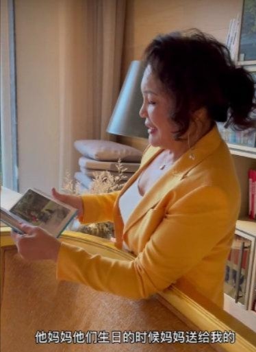 大S婆婆晒礼物生活太富贵！1块火腿值4万？比腰还粗3人才拿动