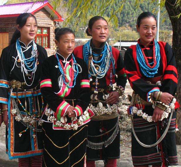 少数民族的首饰为什么多,各个民族的首饰和特点是什么