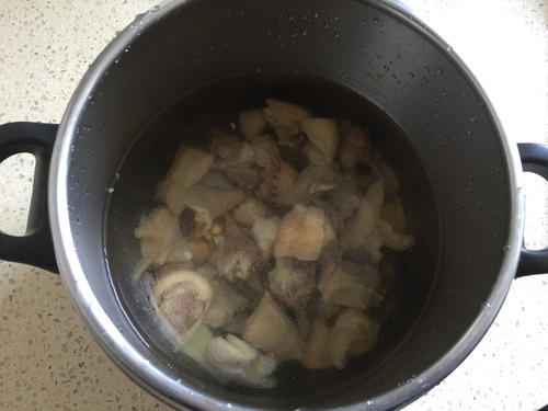 土豆皮水染发的正确方法,马铃薯皮煮水真的能染发吗