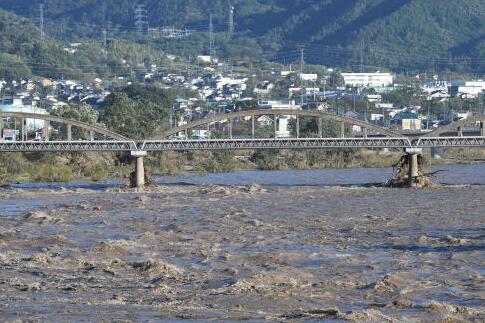 小天晨报丨近两年*疆新**逾12万建档立卡贫困劳动力实现转移就业，塔什库尔干机场项目获批