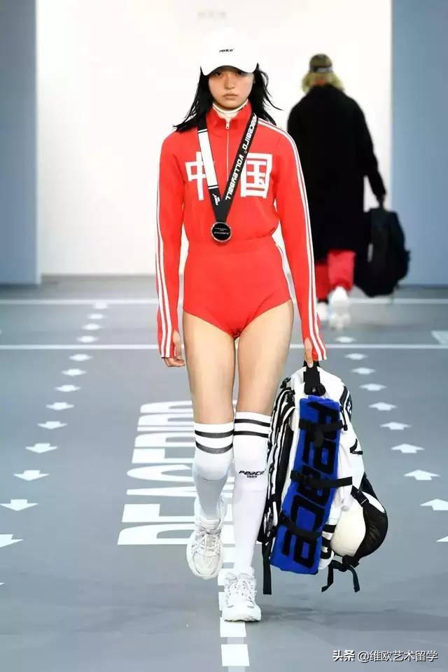 太平鸟时装发布会,太平鸟联名绿色外套