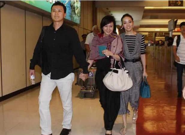 侯佩岑富豪,侯佩岑的婚后