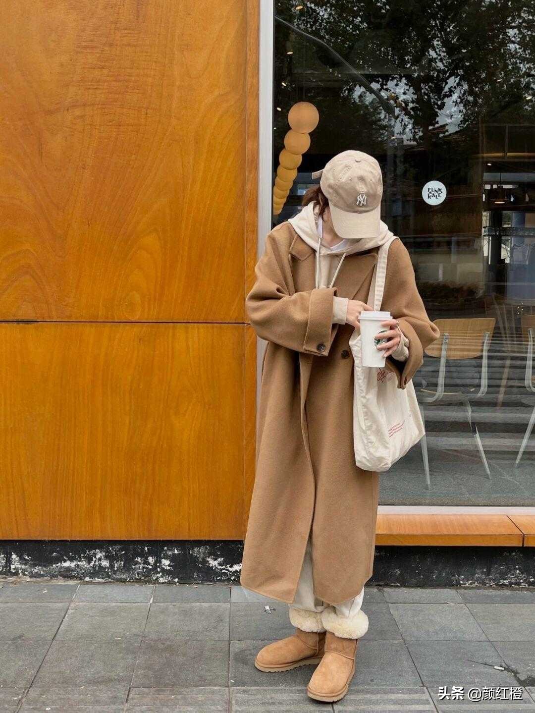 驼色长款大衣冬天怎么搭有女人味,冬季驼色大衣怎么搭配显年轻