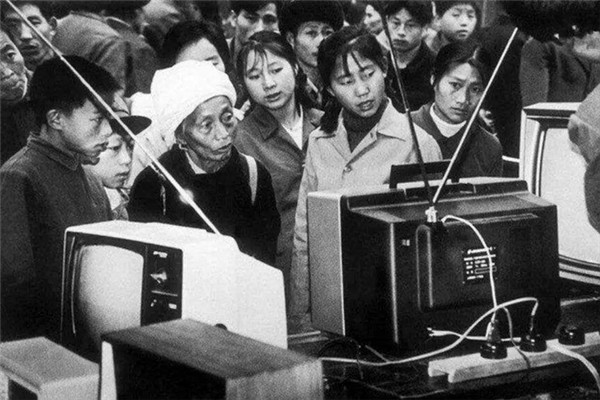 为什么以前电视台星期二老是停播,以前周二电视台为什么会停台