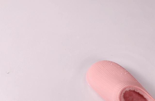 穿上这棉拖，如同踩在大朵棉花上，不怕水防滑、1秒解压，巨舒服