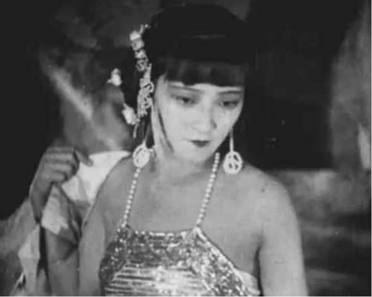 各版西游记蜘蛛精对比,浙版西游记蜘蛛精露出长腿迷惑人