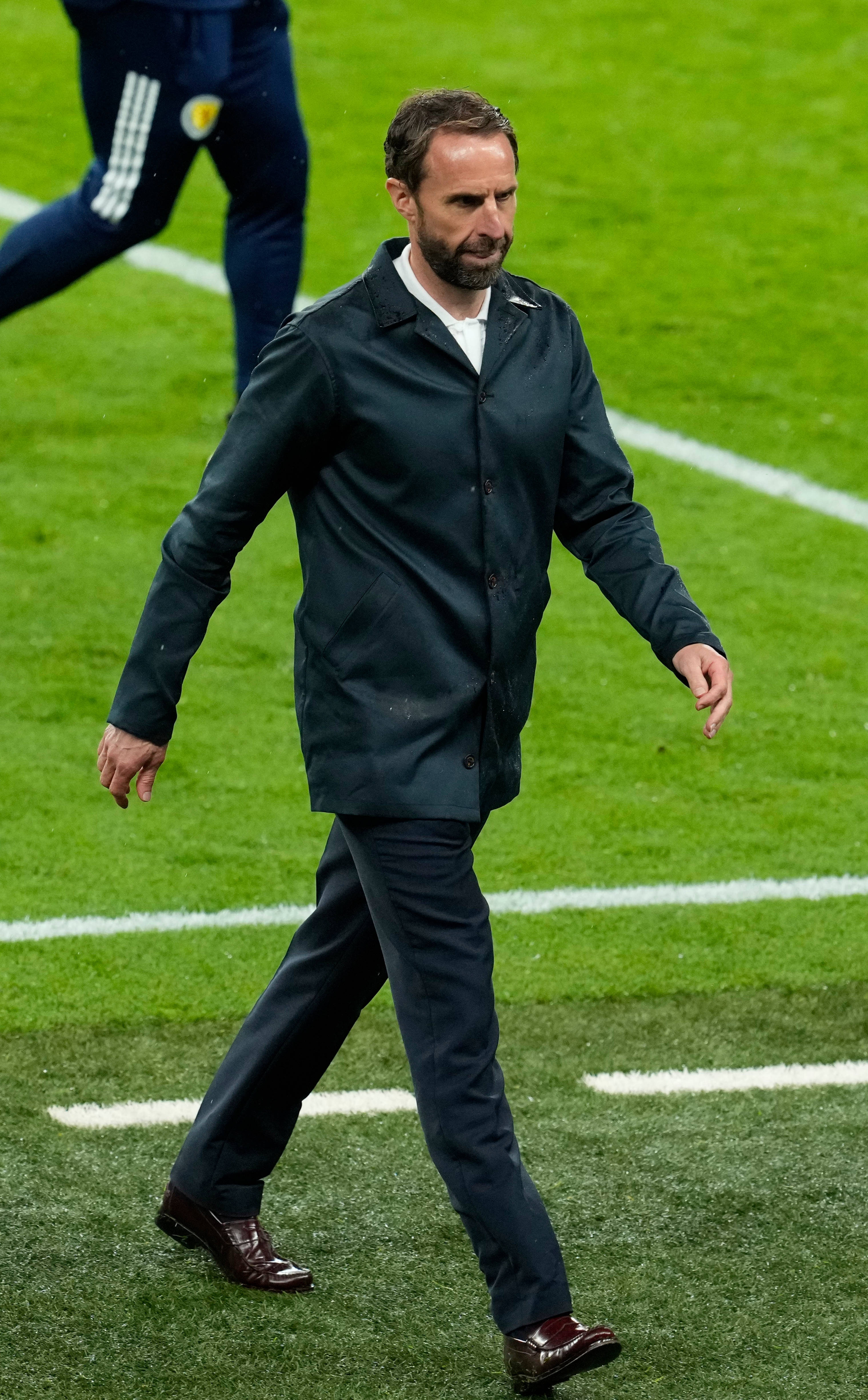 大饱眼福！欧洲杯名帅衣品赏析：索思盖特弃马甲曼奇尼秀阿玛尼