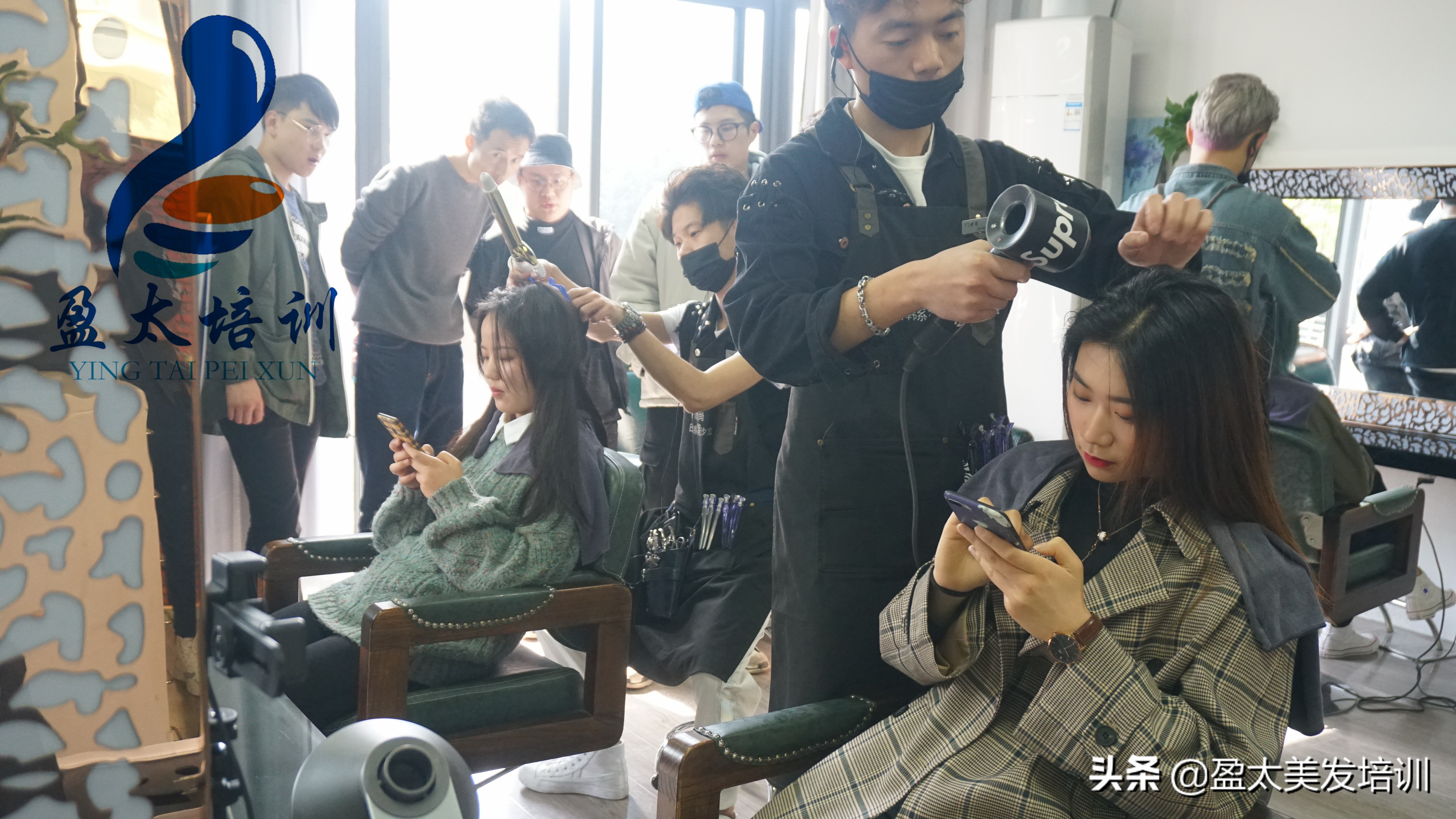 学美发一年没学会迷茫了,学美发27岁是不是有点晚了