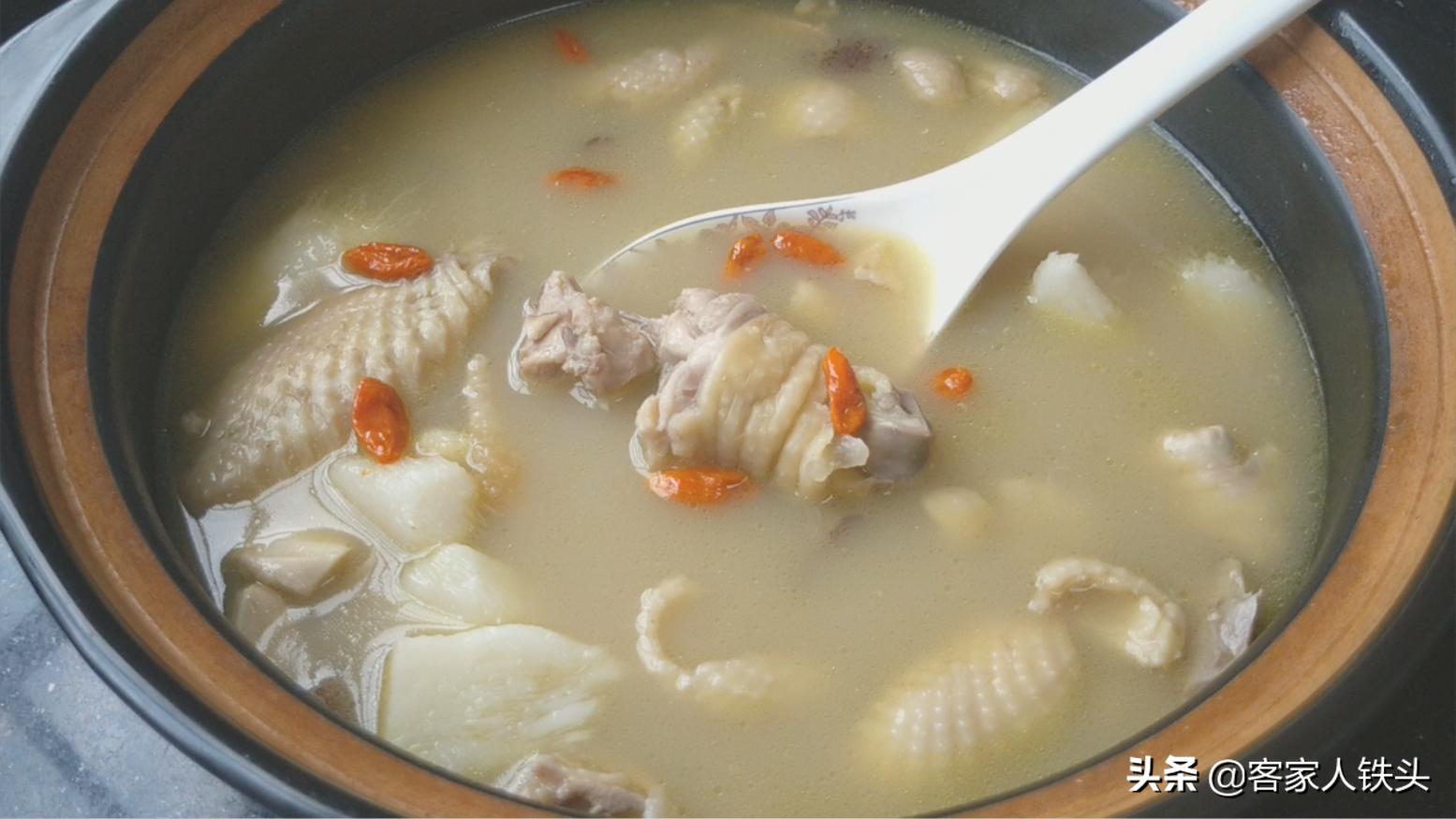 天冷来碗乌骨鸡的鸡汤,天冷了来碗暖心又暖胃的鸡汤吧