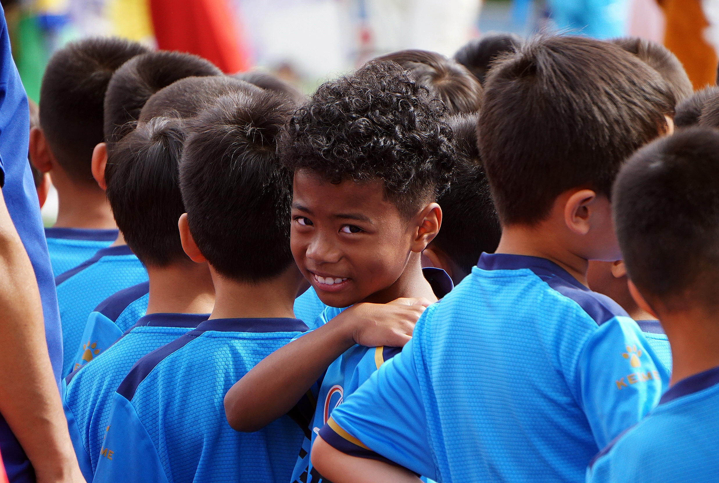 逐梦绿茵足球,逐梦绿茵场磨砺少年志