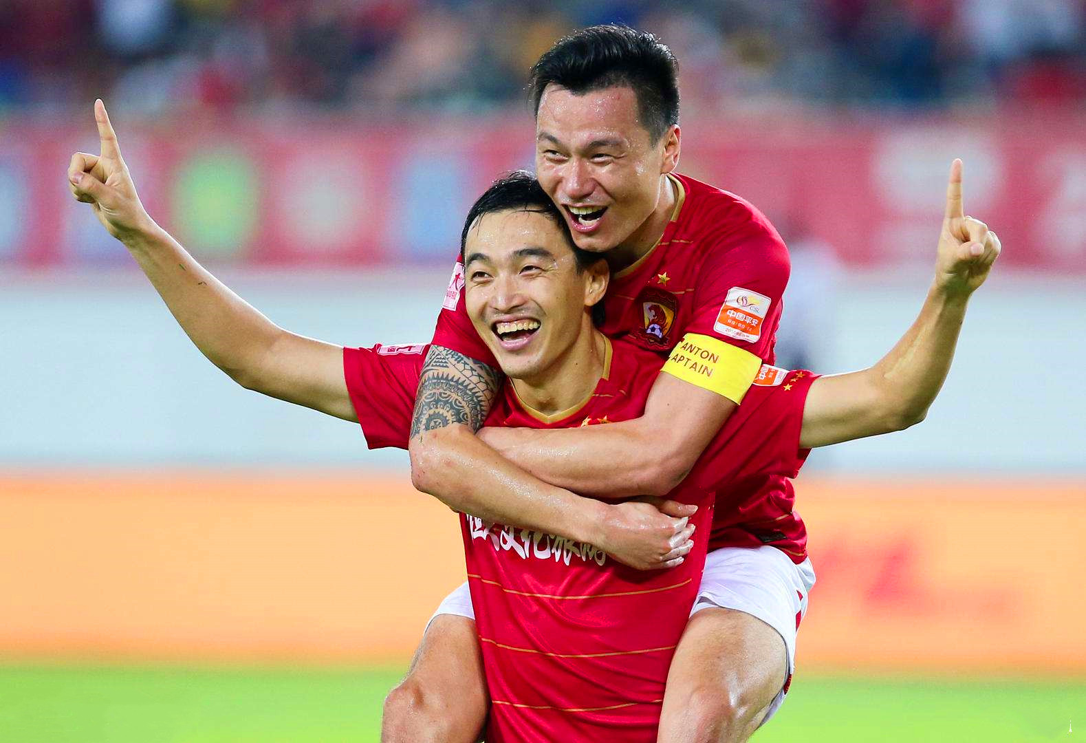 武磊pk梅西西甲联赛 (梅西与武磊的足球比赛)