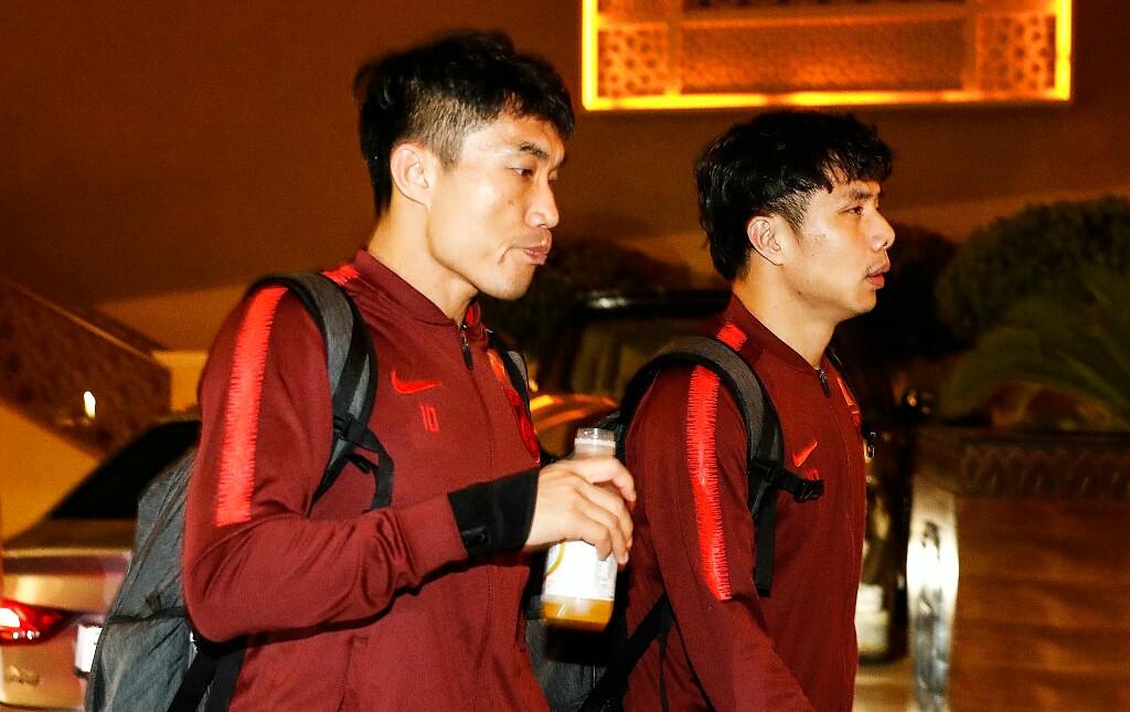 里皮满脸疲态，艾克森瞪大眼睛666，郑智、蒿俊闵并肩前行