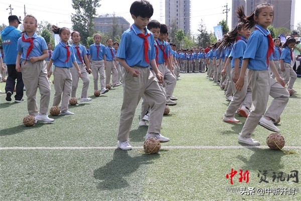 2019年河南省校园足球嘉年华观摩培训活动在二师附小西校区举行