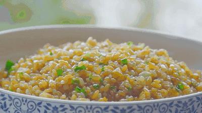 没有一份沮丧是蛋炒饭搞不定的，如果有就再来一碗