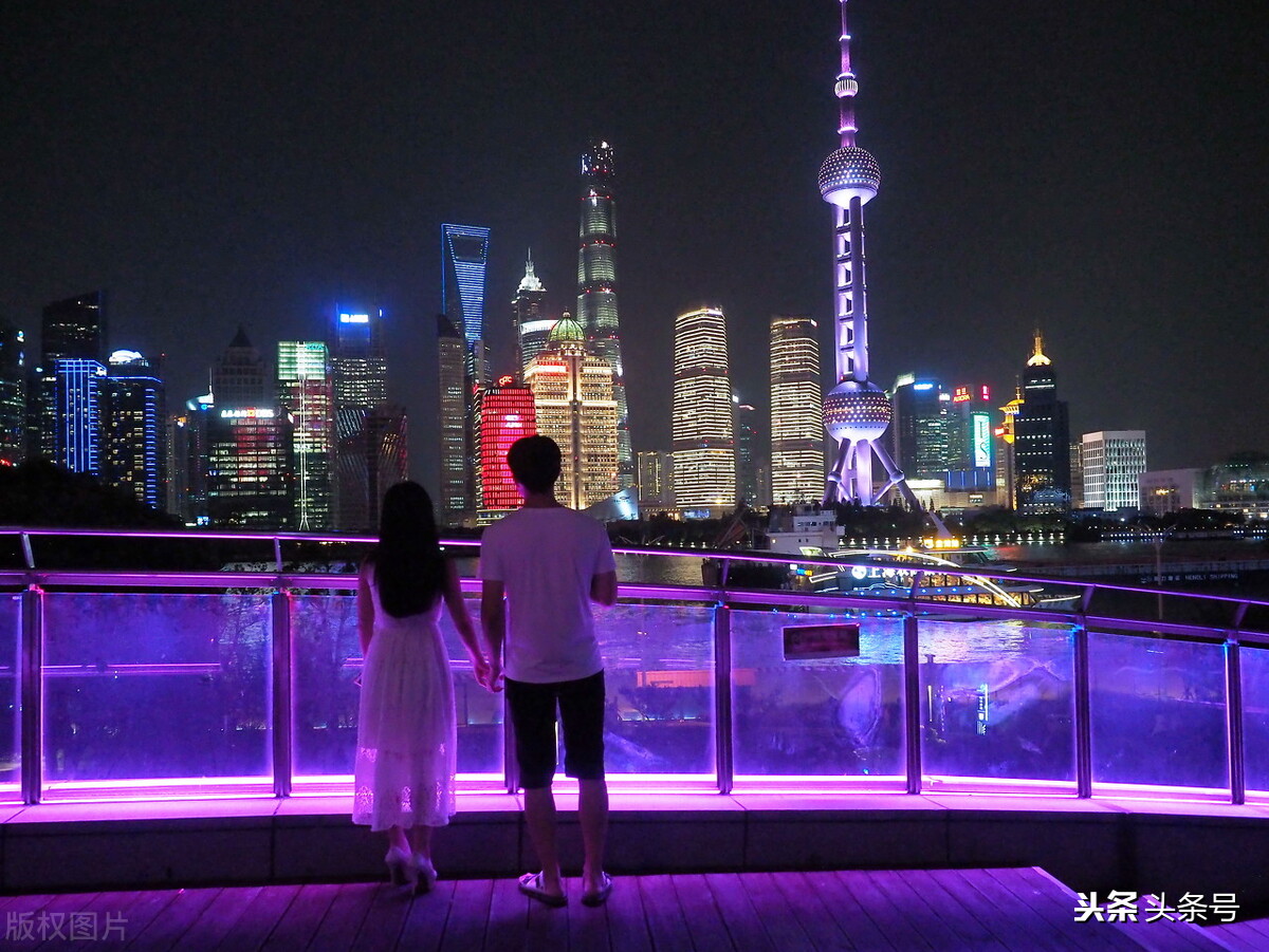 如果一个异性缘好的男生喜欢你,如果一个异性想你会有什么表现