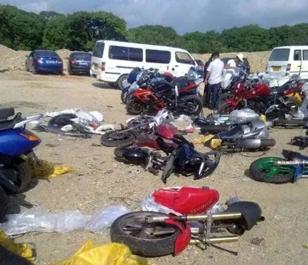 一辆破车的复原,一辆报废车翻新