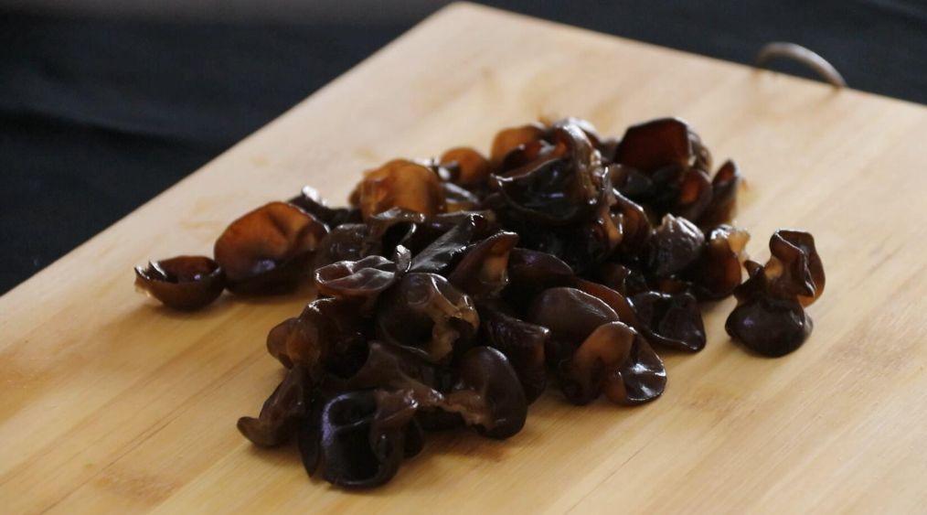 家庭版茄子馅饺子家常做法 (如何在家制作茄子馅饺子)