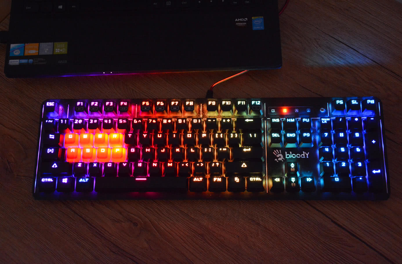 双飞燕q865光轴机械电竞键盘,双飞燕机械键盘975