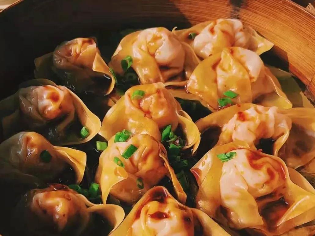 和奥运冠军杨倩合影,杨倩家乡观看奥运会