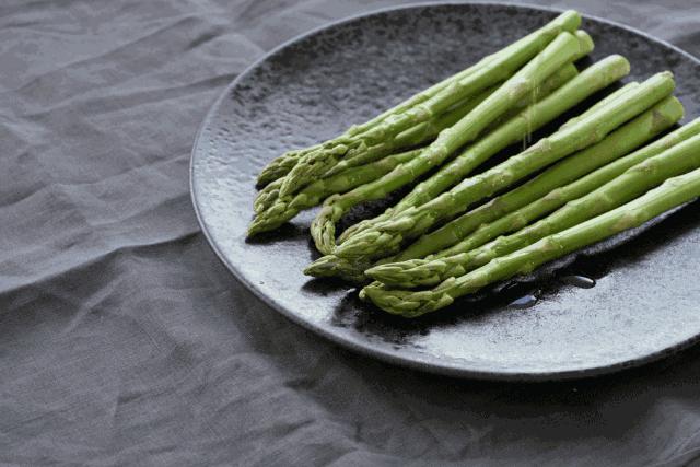 春天的芦笋格外鲜嫩,脆甜多汁的芦笋