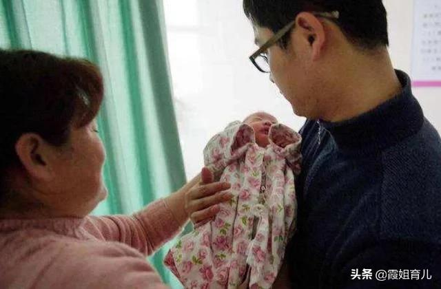 宝宝姓杨护士手将出生证名字打错,护士打错孩子出生证明